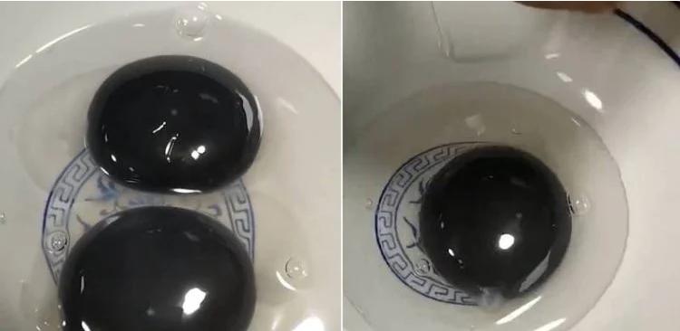 чорне яйце всередині