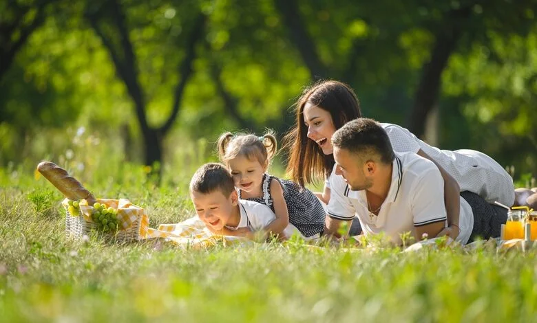 happy-family-picnic-780x470.jpg
