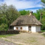 Слобідська Україна утворилася в результаті масової козацької колонізації Дикого поля в середині XVII століття.