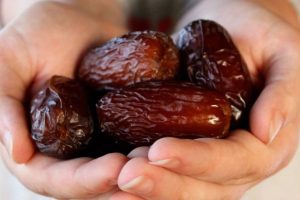 скільки фініків можна їсти в день