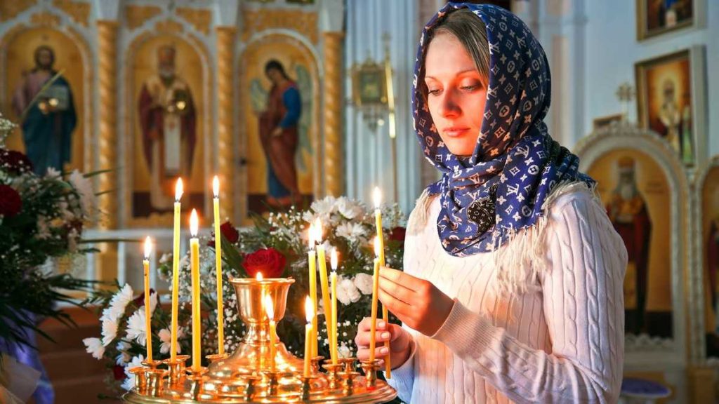 чи можна йти в церкву коли місячні