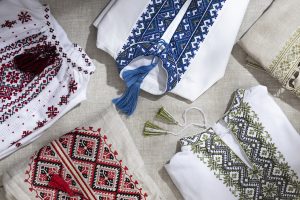 Вишиванка наголос: виши́ванка чи вишива́нка