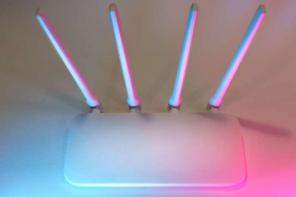 Wi-Fi зникає у дальній кімнаті що заважає сигналу та як покращити зв'язок