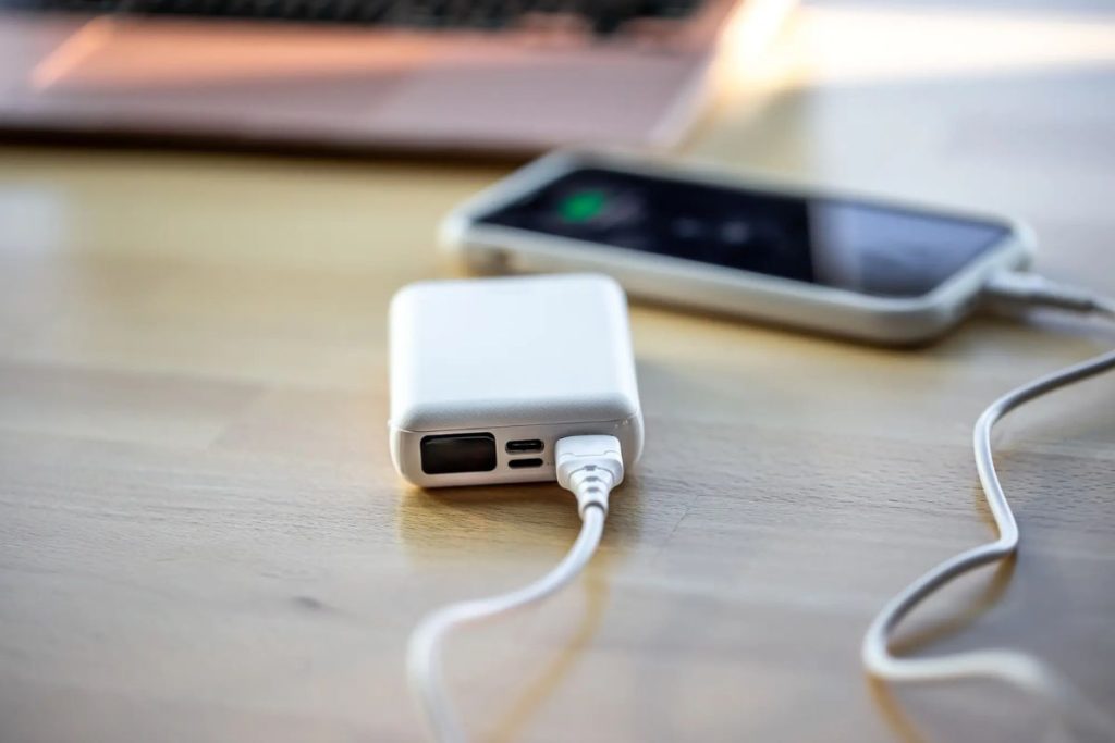 Як користуватися павербанком, щоб він не втрачав місткість