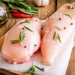 Як приготувати курячу грудку соковитою та ніжною
