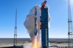 Китай запустив вісім супутників для обчислень і навчання ШІ в космосі