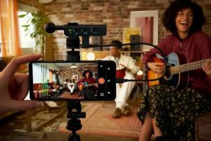 Sony представила мікрофон для смартфонів, який записує звук з усіх боків