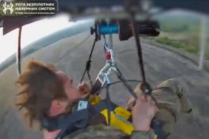 Вперше в історії війни на Харківщині пораненого бійця евакуювали важким дроном (фото)